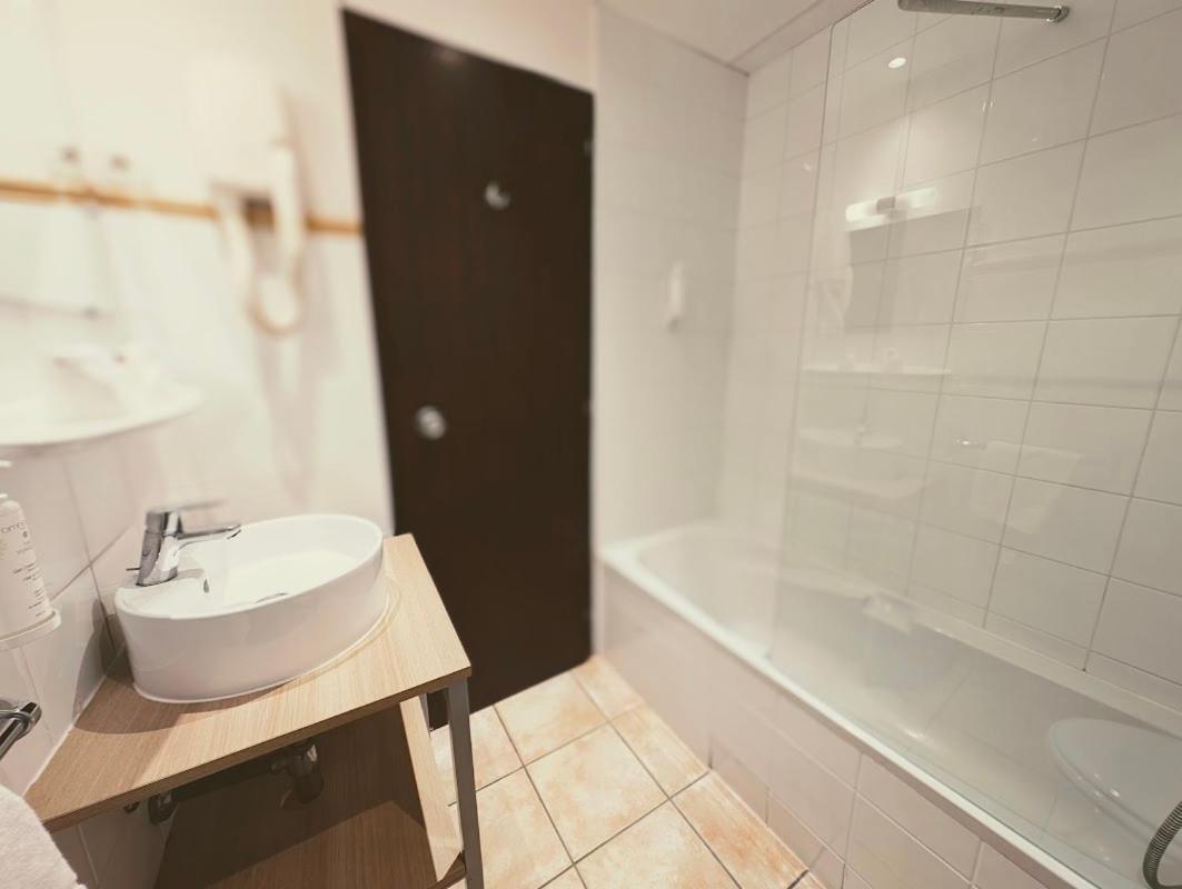 Hotel Du Centre アンヌマス エクステリア 写真